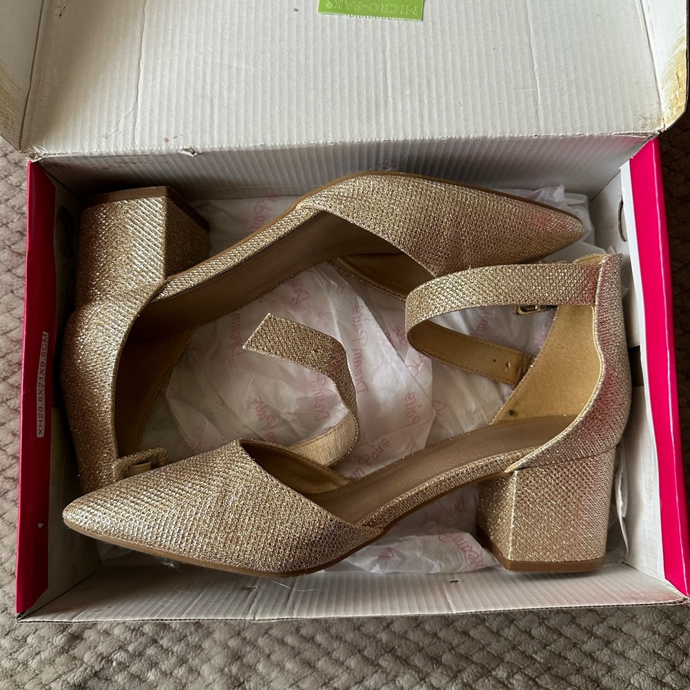 Dream Pairs (Amazon) Gold Glitter Pointed Pumps 9M